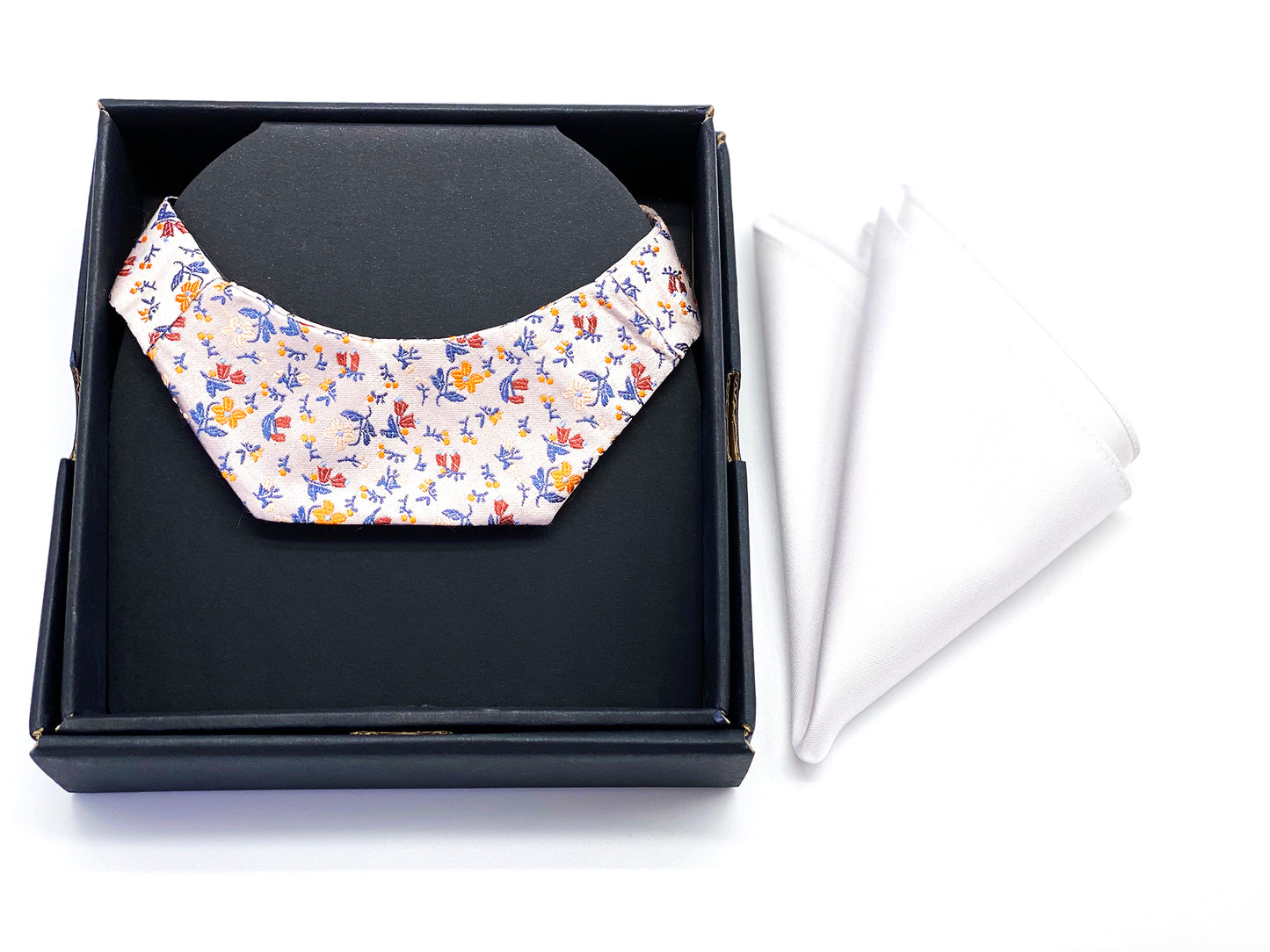 BERLIN BOW No. II design: bianca flower